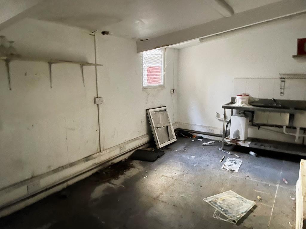 Lot: 77 - FREEHOLD MIXED USE BUILDING JUST OFF BRIGHTON SEAFRONT -